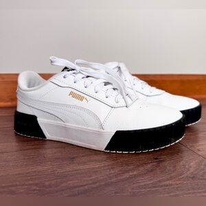 PUMA Women's Carina 2.0 Gradient Sneaker 7.5 with box